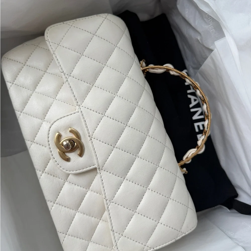 CHANEL Quilted White Shoulder Bag with Gold Hardware - Picture 16 of 16